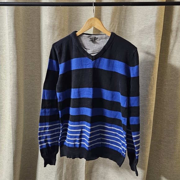 7|$30 Urban heritage sweater size xl - Picture 1 of 2